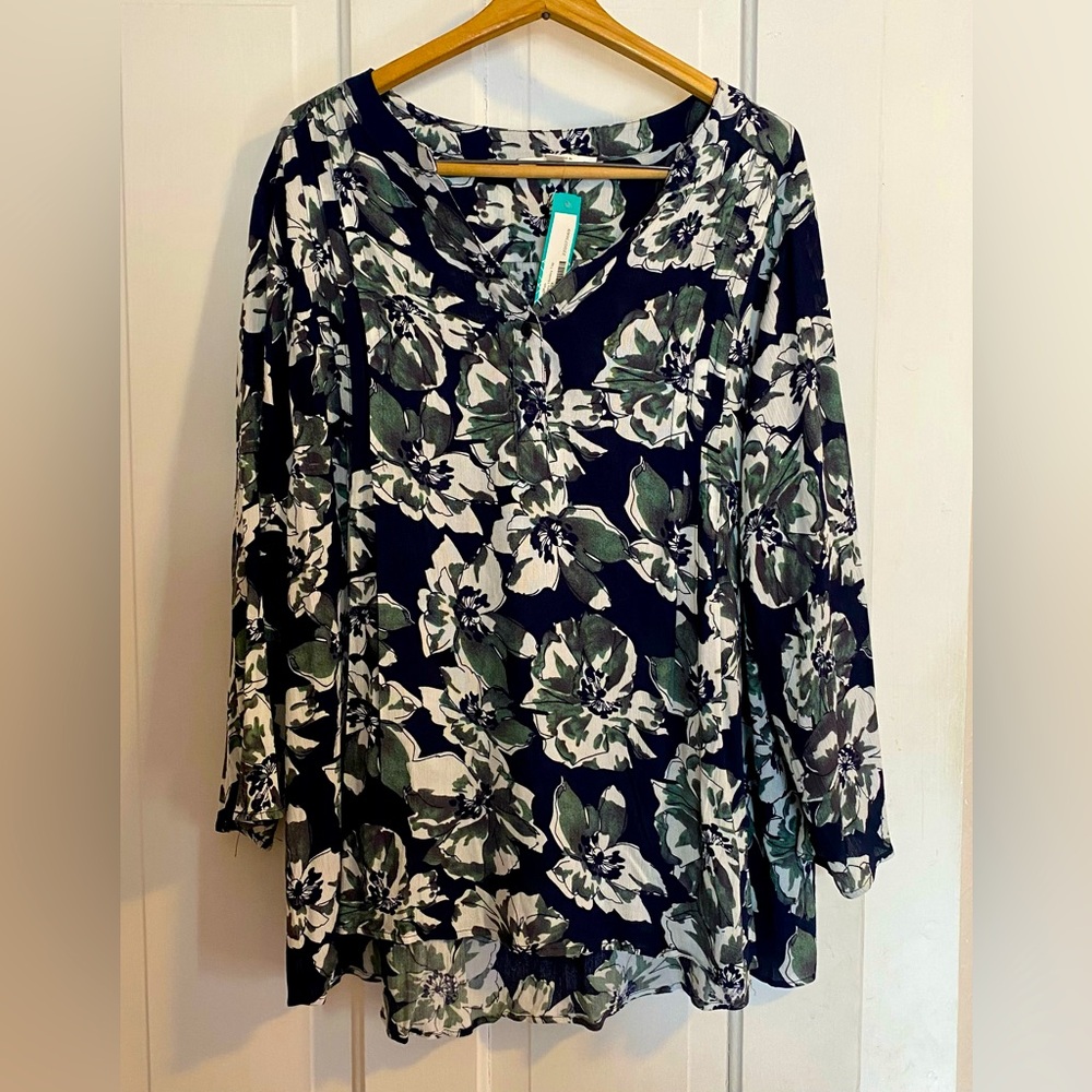 NWT Women’s plus size 2x black, white, and gray floral blouse